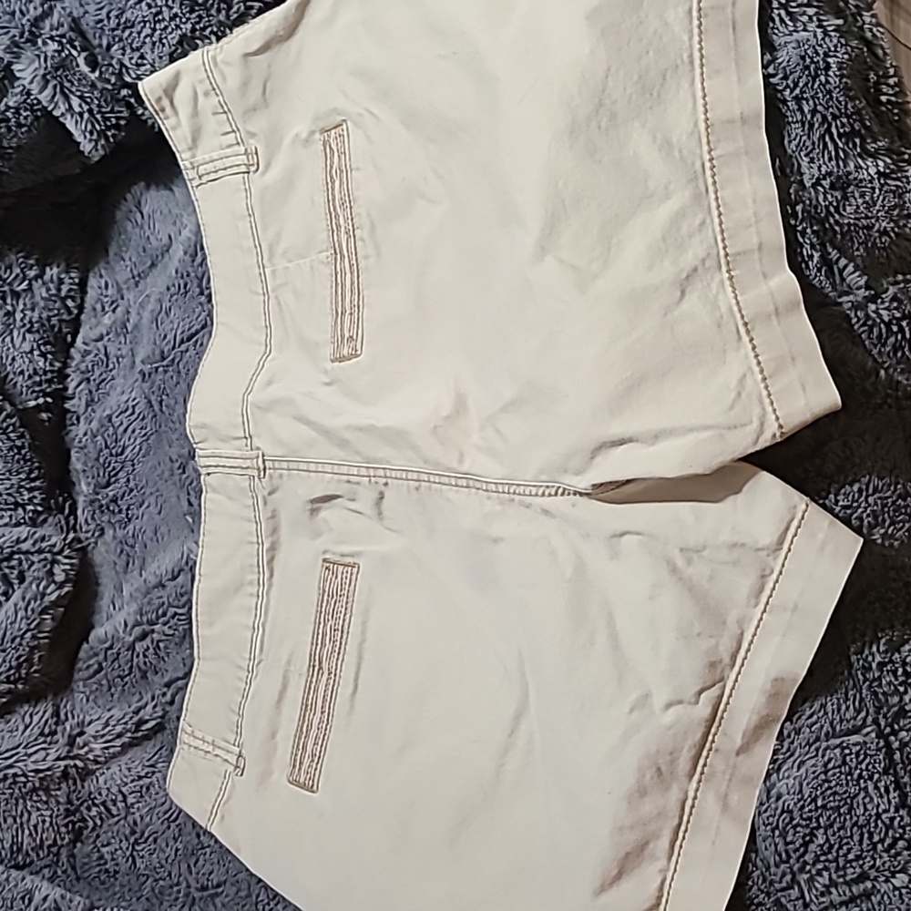 Shorts - Picture 2 of 3